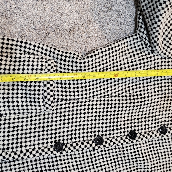 Womans Black and White Jacket - Picture 8 of 9